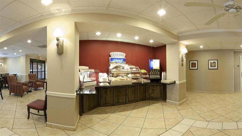 Holiday Inn Express Hotel & Suites Manchester Conference Center By Ihg Екстериор снимка