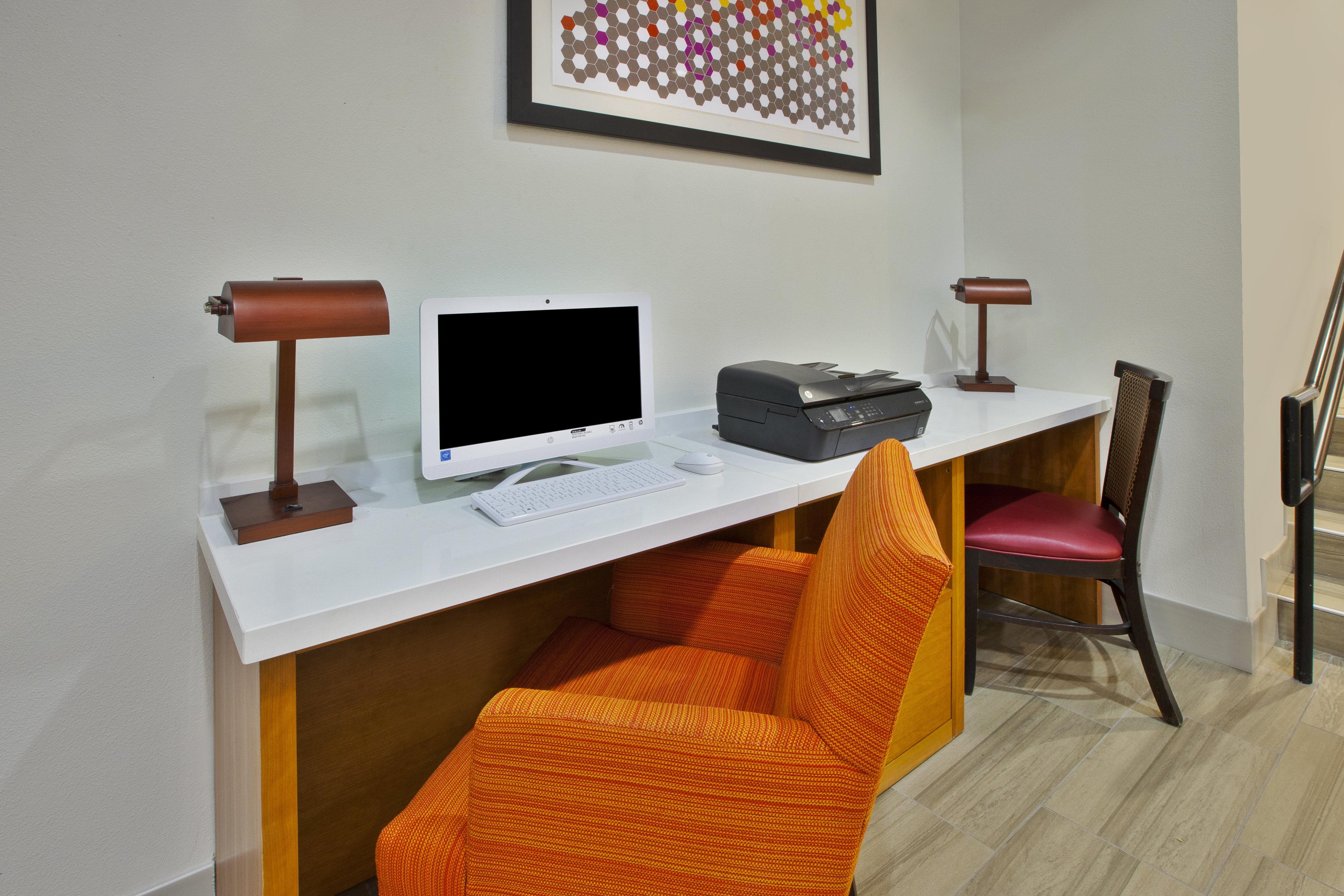 Holiday Inn Express Hotel & Suites Manchester Conference Center By Ihg Екстериор снимка