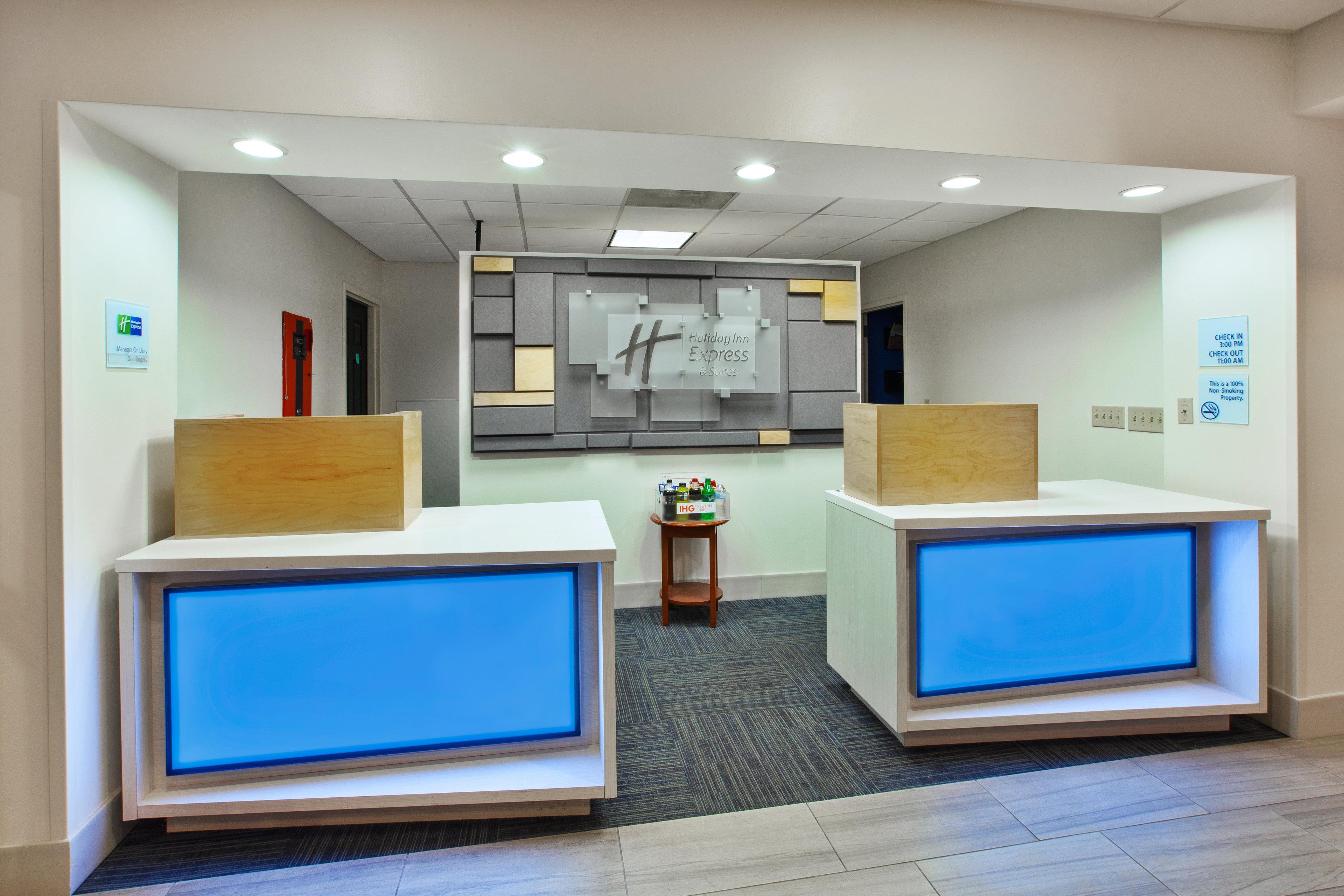 Holiday Inn Express Hotel & Suites Manchester Conference Center By Ihg Екстериор снимка