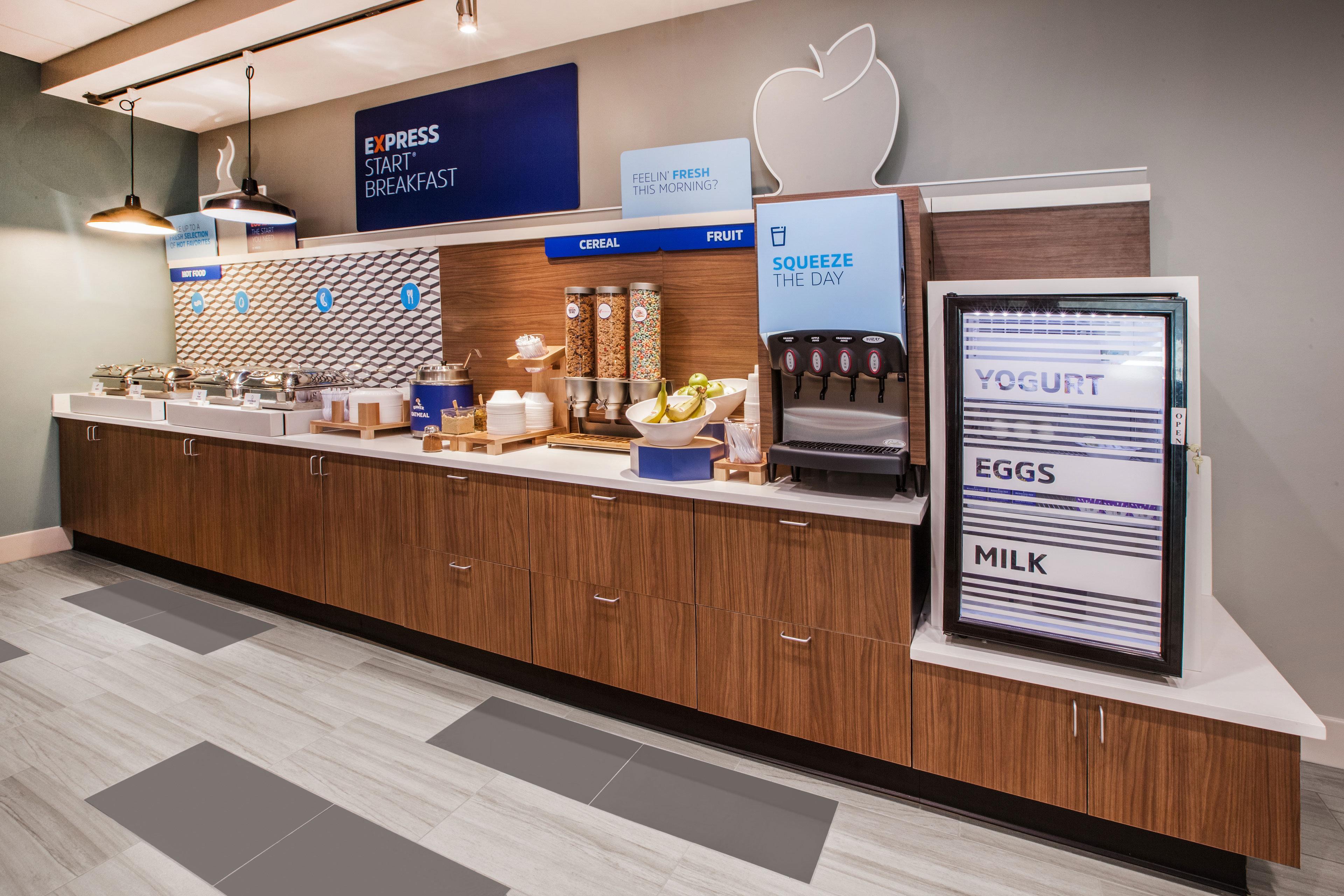 Holiday Inn Express Hotel & Suites Manchester Conference Center By Ihg Екстериор снимка