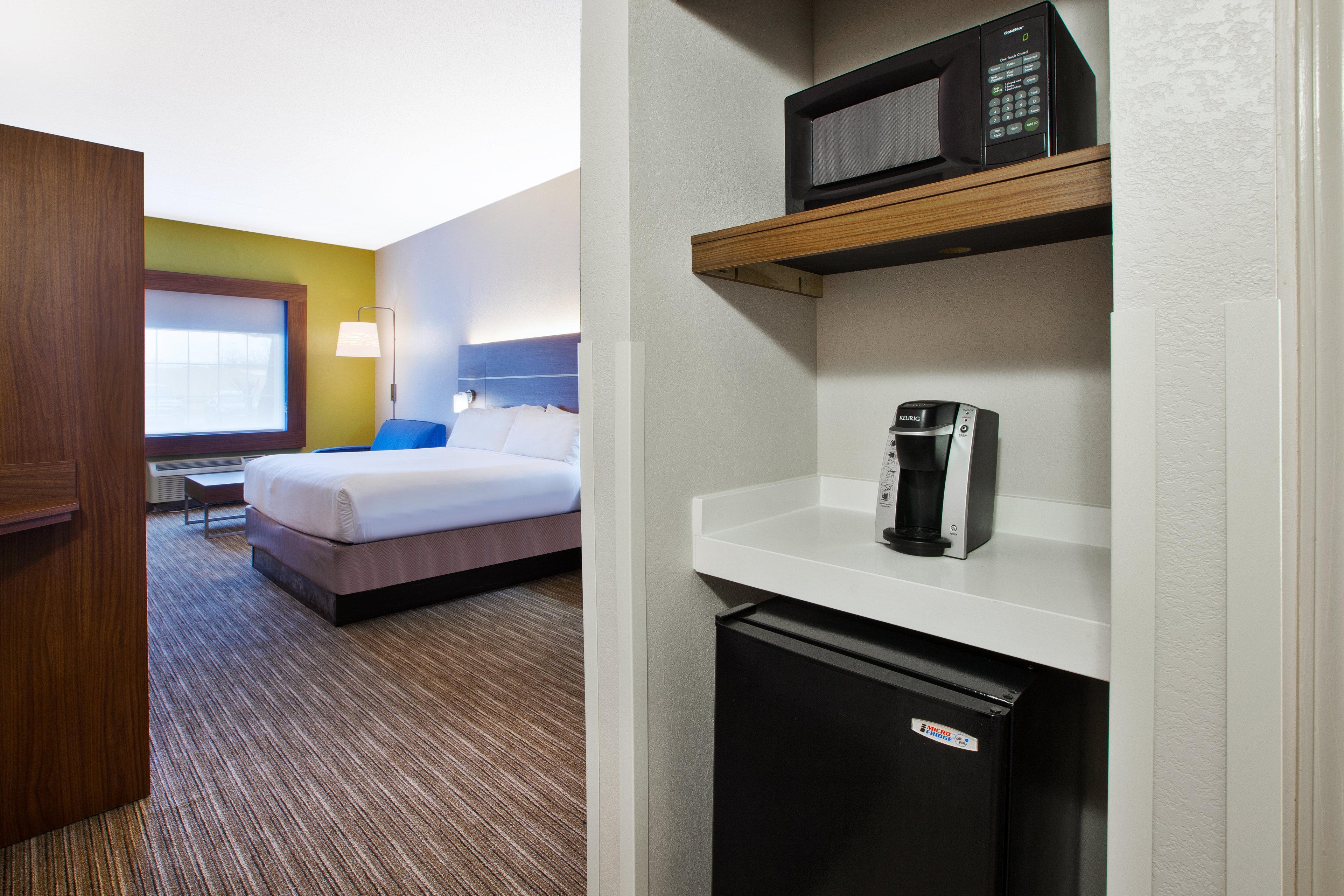 Holiday Inn Express Hotel & Suites Manchester Conference Center By Ihg Екстериор снимка