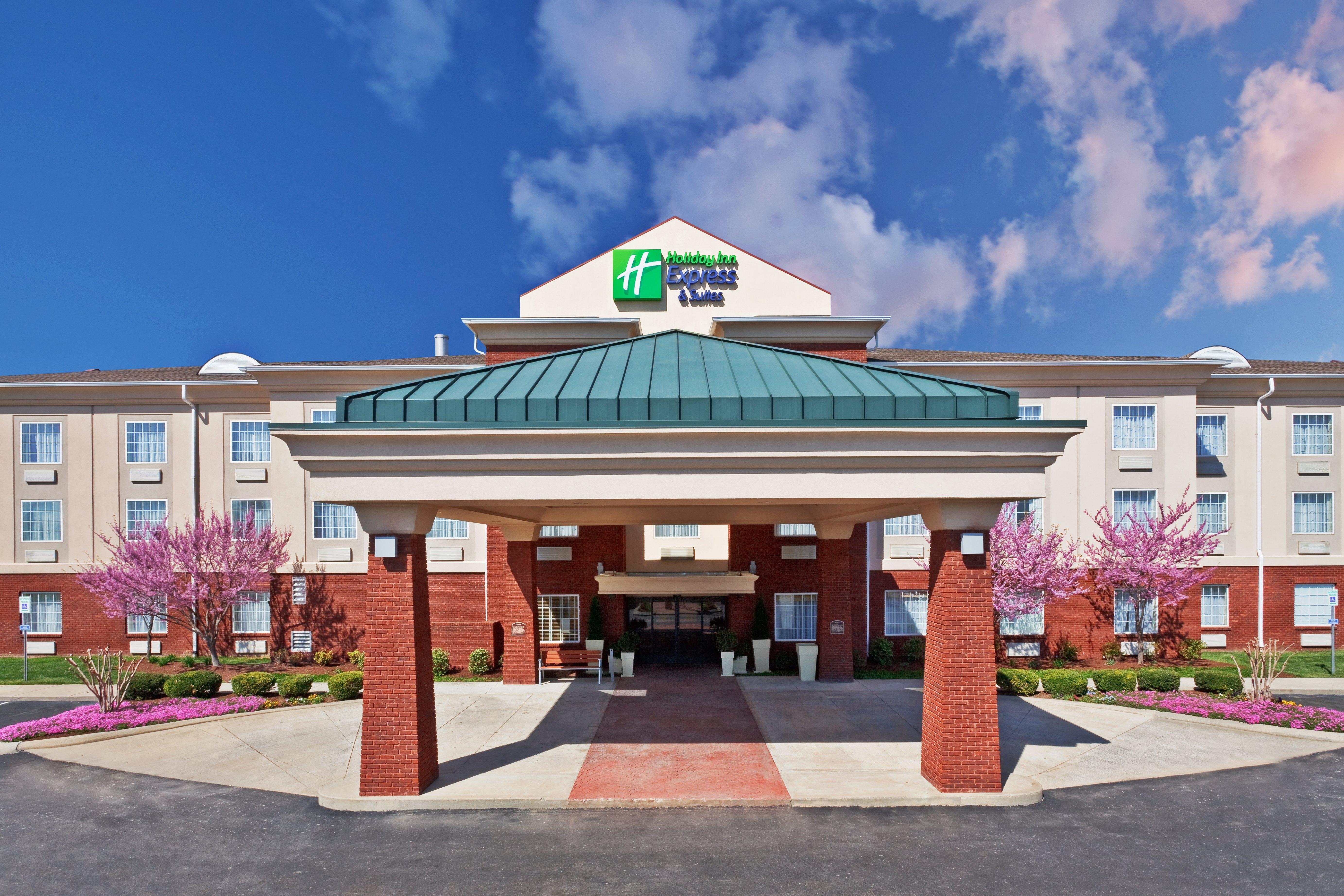 Holiday Inn Express Hotel & Suites Manchester Conference Center By Ihg Екстериор снимка