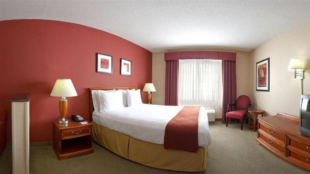 Holiday Inn Express Hotel & Suites Manchester Conference Center By Ihg Екстериор снимка
