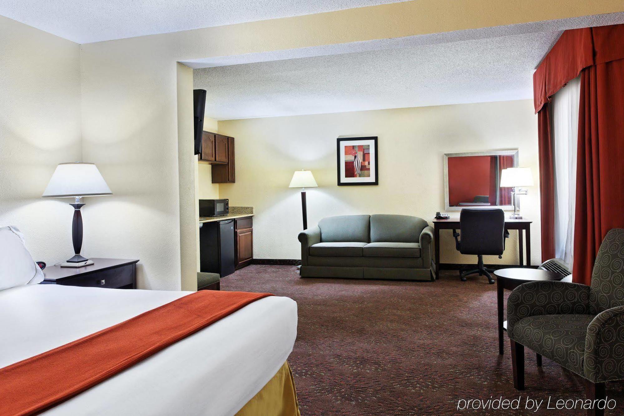 Holiday Inn Express Hotel & Suites Manchester Conference Center By Ihg Екстериор снимка