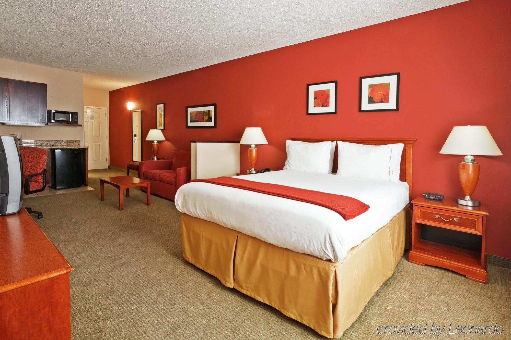 Holiday Inn Express Hotel & Suites Manchester Conference Center By Ihg Стая снимка