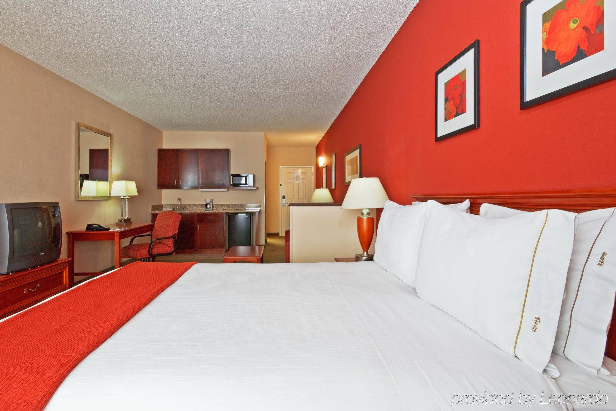 Holiday Inn Express Hotel & Suites Manchester Conference Center By Ihg Екстериор снимка