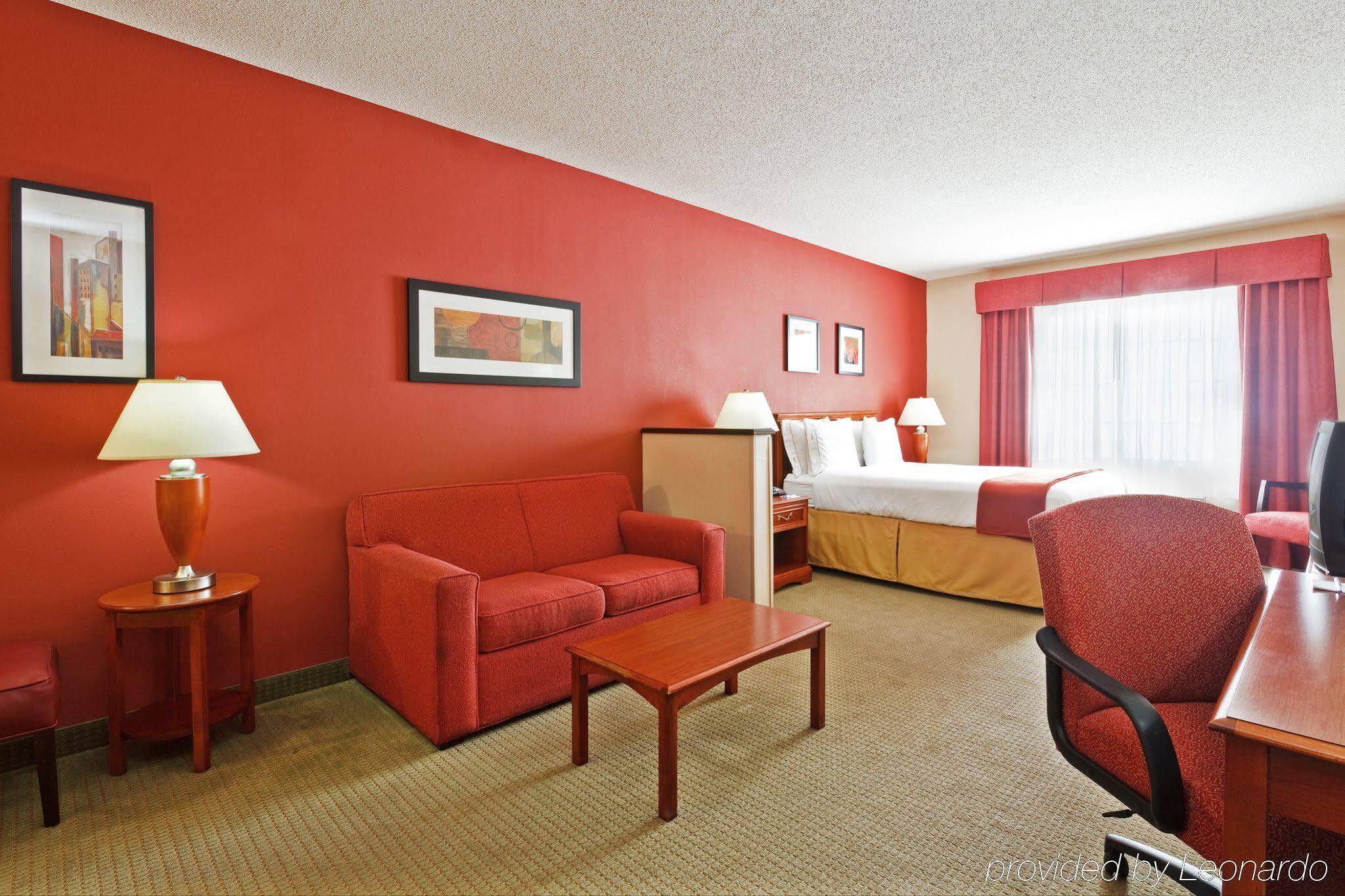 Holiday Inn Express Hotel & Suites Manchester Conference Center By Ihg Екстериор снимка